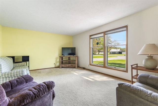 52300 County Road 687, Hartford, MI 49057
