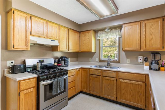 52300 County Road 687, Hartford, MI 49057
