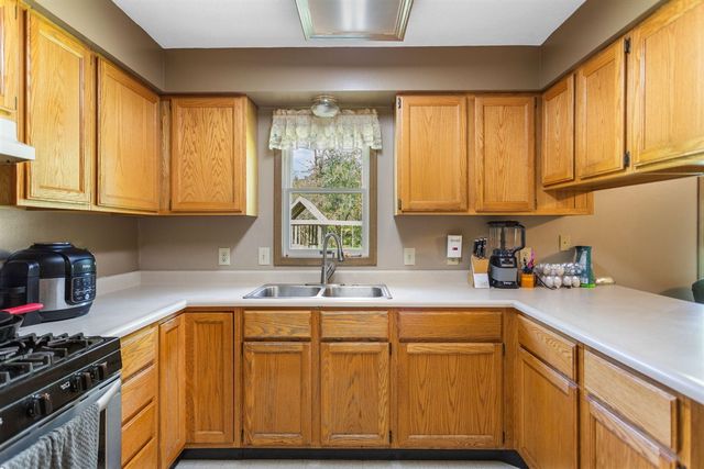 52300 County Road 687, Hartford, MI 49057