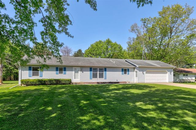 52300 County Road 687, Hartford, MI 49057