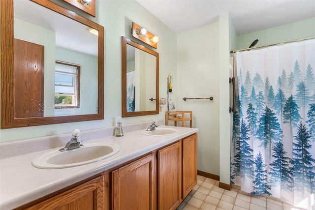 52300 County Road 687, Hartford, MI 49057