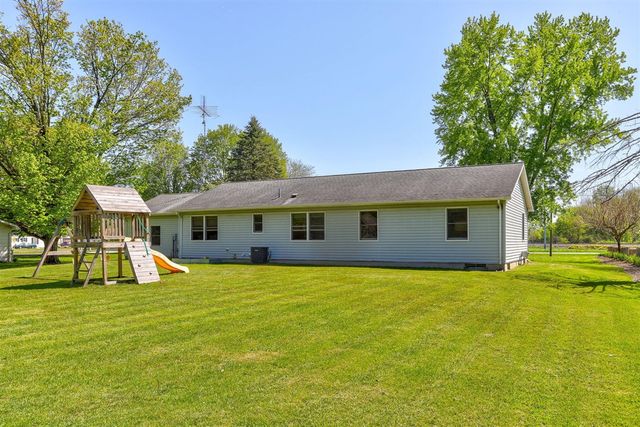 52300 County Road 687, Hartford, MI 49057