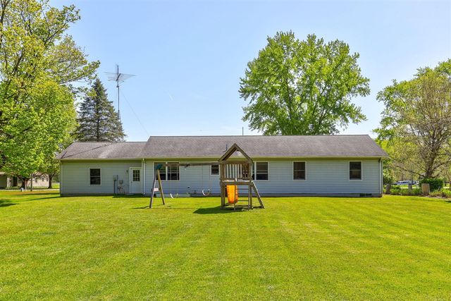 52300 County Road 687, Hartford, MI 49057