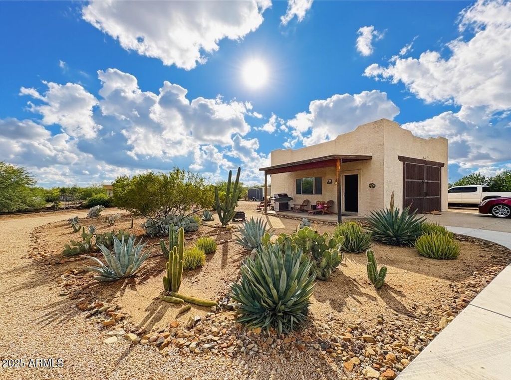 1033 E Irvine Road B, Phoenix, AZ 85086
