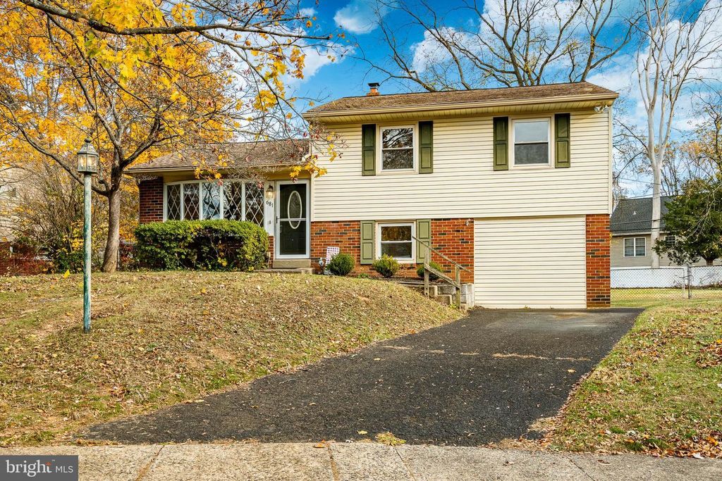 681 PENNHILL DR, Langhorne, PA 19047