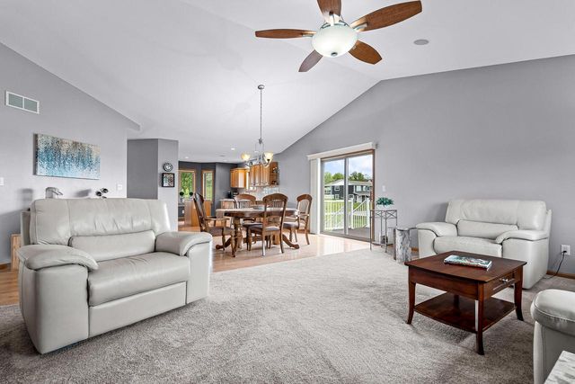 21563 Wolfe Run LANE, Galesville, WI 54630