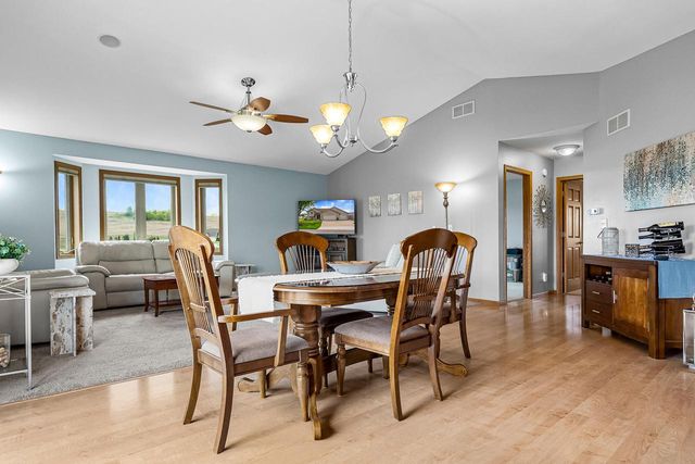 21563 Wolfe Run LANE, Galesville, WI 54630