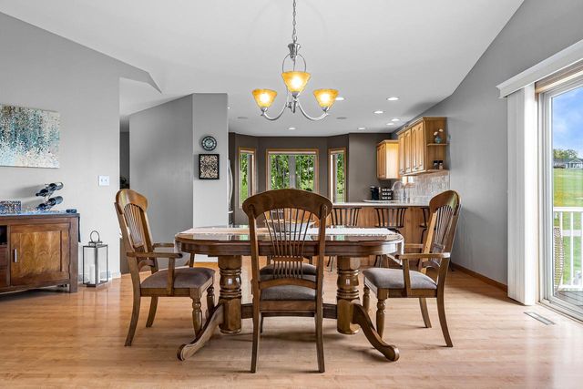 21563 Wolfe Run LANE, Galesville, WI 54630