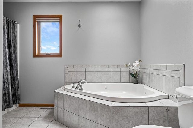 21563 Wolfe Run LANE, Galesville, WI 54630