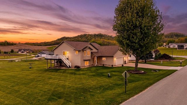 21563 Wolfe Run LANE, Galesville, WI 54630