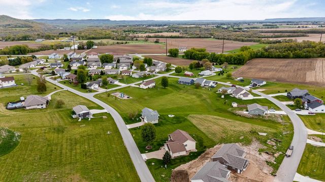 21563 Wolfe Run LANE, Galesville, WI 54630