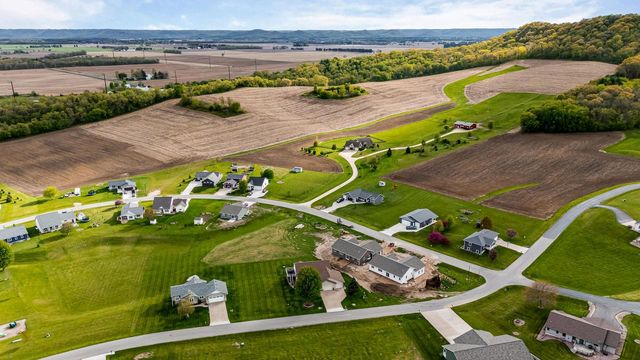 21563 Wolfe Run LANE, Galesville, WI 54630