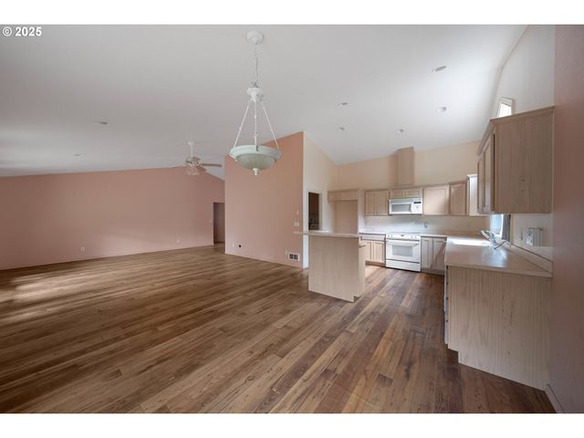 4929 CLOUDCROFT Ln, Florence, OR 97439