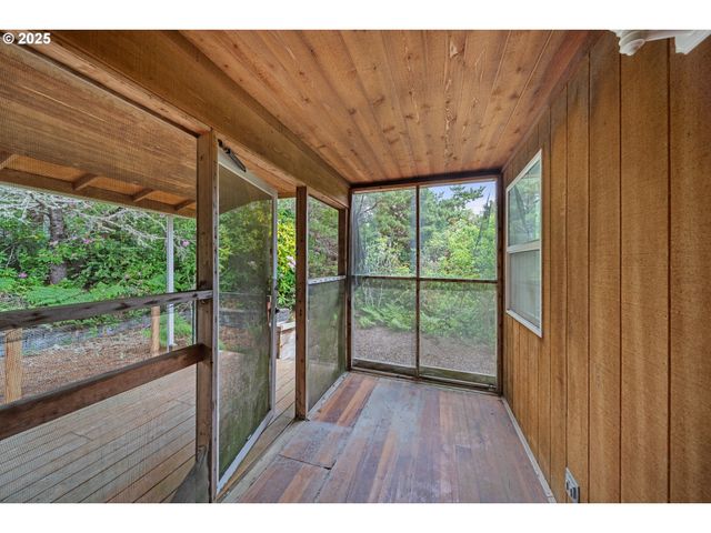 4929 CLOUDCROFT Ln, Florence, OR 97439