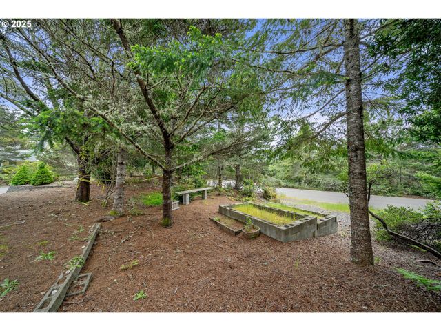 4929 CLOUDCROFT Ln, Florence, OR 97439