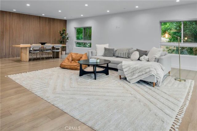 14157 Tiara Street 101, Sherman Oaks, CA 91401
