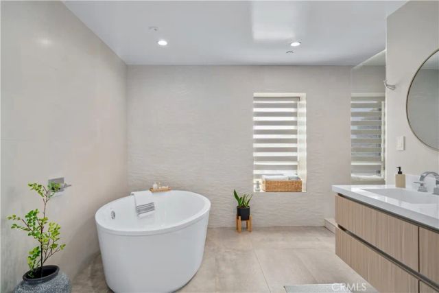 14157 Tiara Street 101, Sherman Oaks, CA 91401