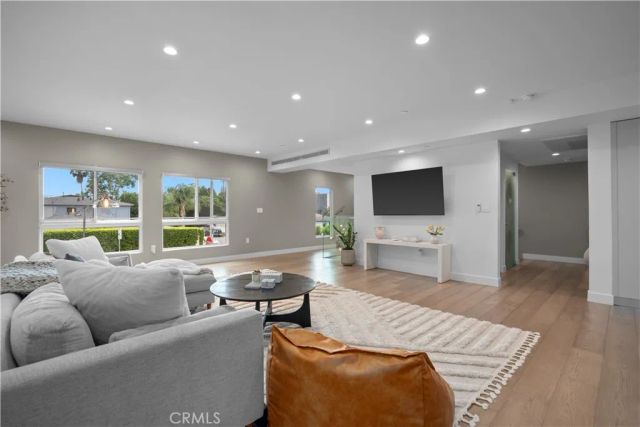 14157 Tiara Street 101, Sherman Oaks, CA 91401