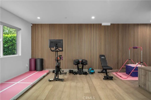 14157 Tiara Street 101, Sherman Oaks, CA 91401