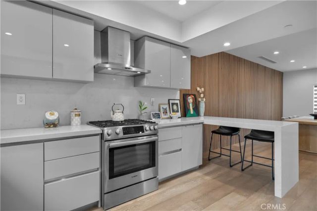 14157 Tiara Street 101, Sherman Oaks, CA 91401