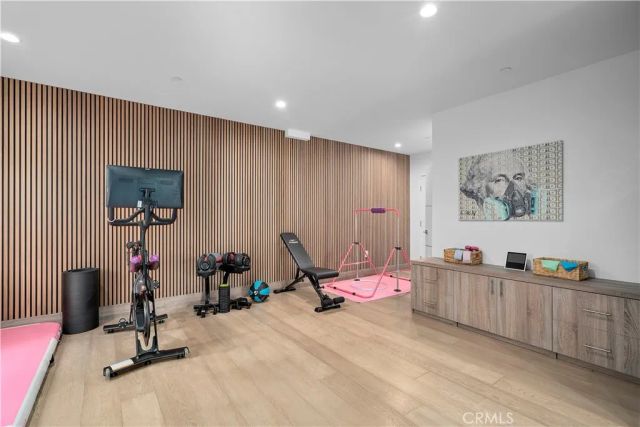 14157 Tiara Street 101, Sherman Oaks, CA 91401