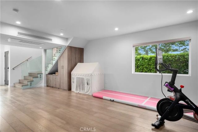 14157 Tiara Street 101, Sherman Oaks, CA 91401