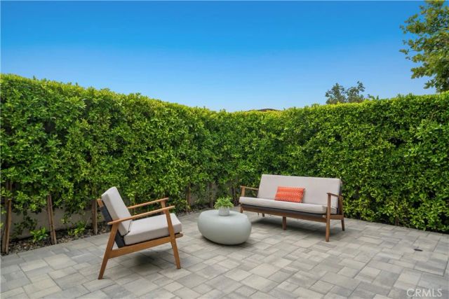 14157 Tiara Street 101, Sherman Oaks, CA 91401