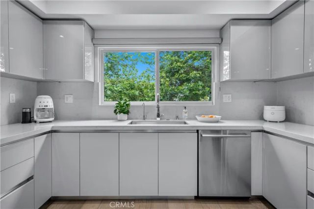 14157 Tiara Street 101, Sherman Oaks, CA 91401