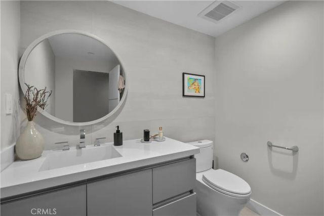 14157 Tiara Street 101, Sherman Oaks, CA 91401