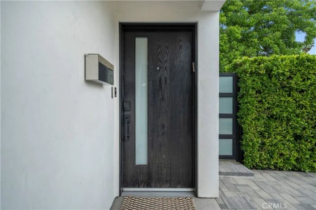 14157 Tiara Street 101, Sherman Oaks, CA 91401