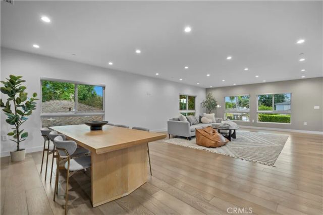 14157 Tiara Street 101, Sherman Oaks, CA 91401