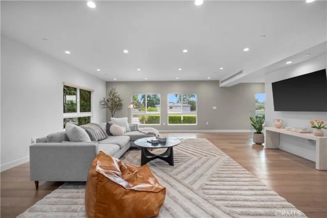 14157 Tiara Street 101, Sherman Oaks, CA 91401