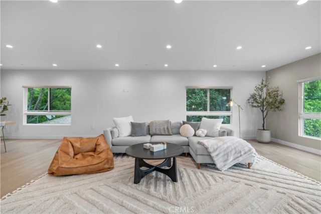 14157 Tiara Street 101, Sherman Oaks, CA 91401
