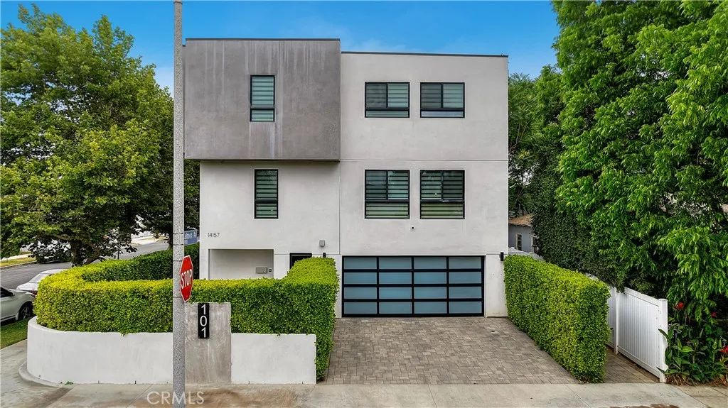 14157 Tiara Street 101, Sherman Oaks, CA 91401
