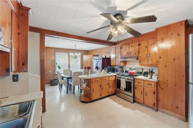 2 Wilson Street, Bristol, RI 02809