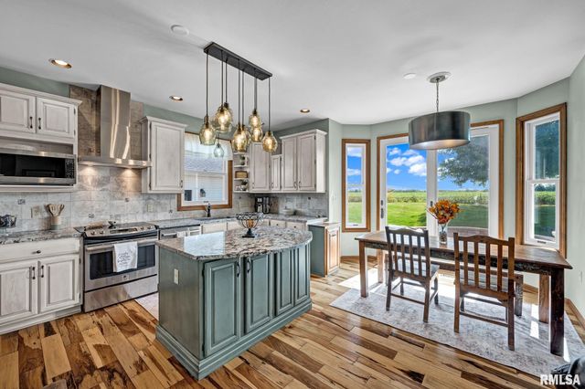 530 Goodsill Drive, East Galesburg, IL 61430