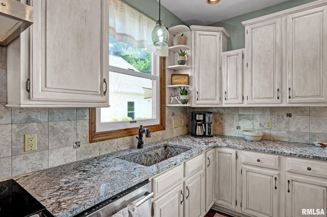 530 Goodsill Drive, East Galesburg, IL 61430