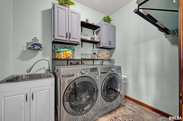 530 Goodsill Drive, East Galesburg, IL 61430