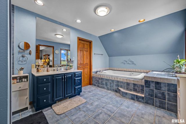 530 Goodsill Drive, East Galesburg, IL 61430