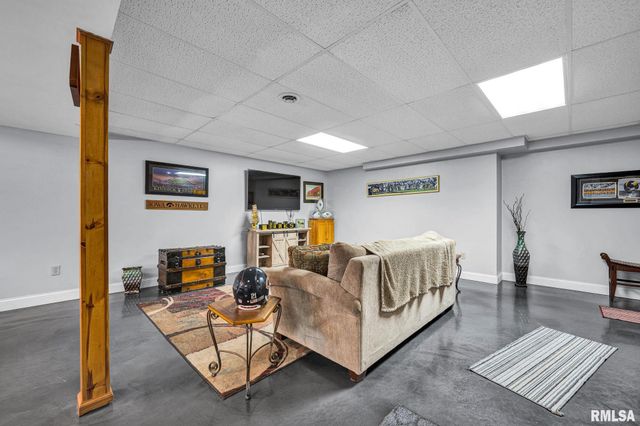 530 Goodsill Drive, East Galesburg, IL 61430