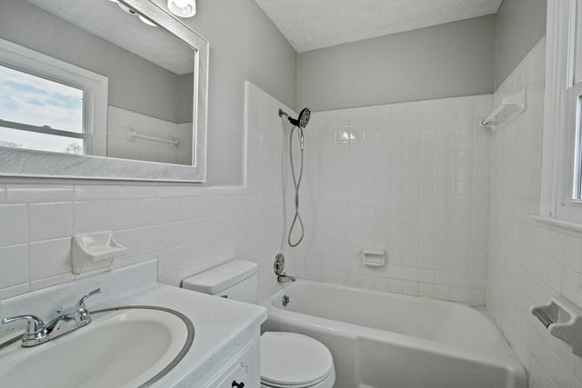 2558 Smith Mountain Lake PKWY, Huddleston, VA 24104