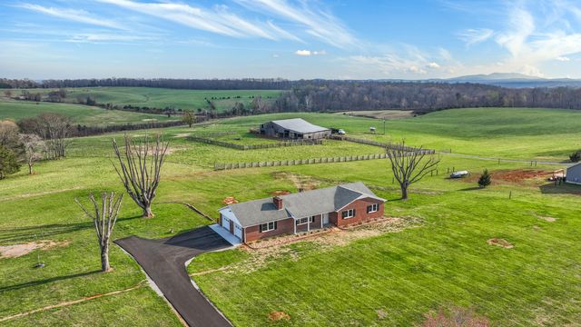2558 Smith Mountain Lake PKWY, Huddleston, VA 24104