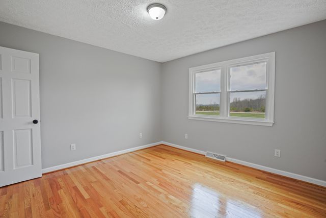 2558 Smith Mountain Lake PKWY, Huddleston, VA 24104