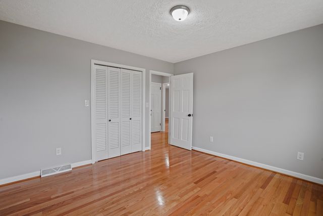 2558 Smith Mountain Lake PKWY, Huddleston, VA 24104