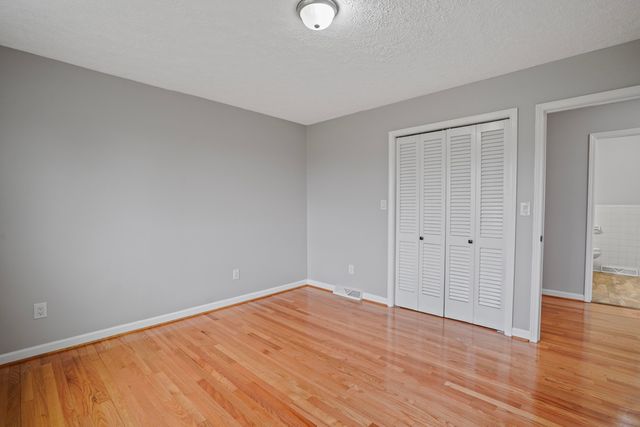2558 Smith Mountain Lake PKWY, Huddleston, VA 24104