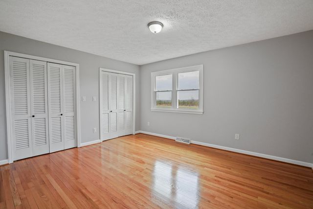 2558 Smith Mountain Lake PKWY, Huddleston, VA 24104