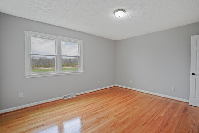 2558 Smith Mountain Lake PKWY, Huddleston, VA 24104
