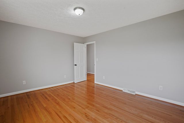 2558 Smith Mountain Lake PKWY, Huddleston, VA 24104