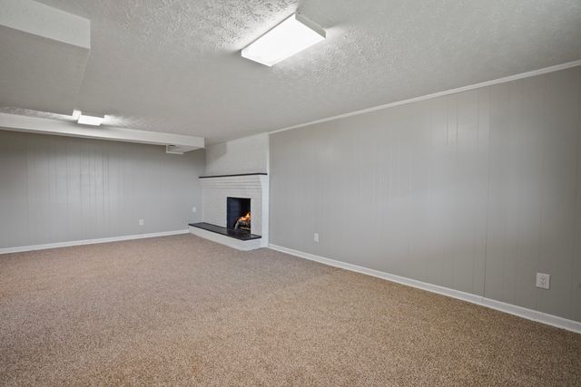 2558 Smith Mountain Lake PKWY, Huddleston, VA 24104
