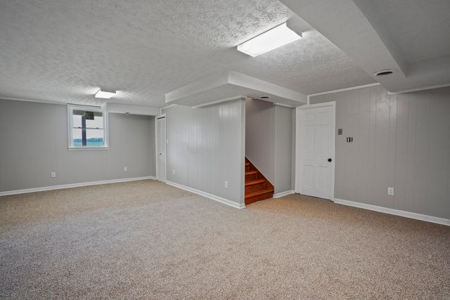 2558 Smith Mountain Lake PKWY, Huddleston, VA 24104